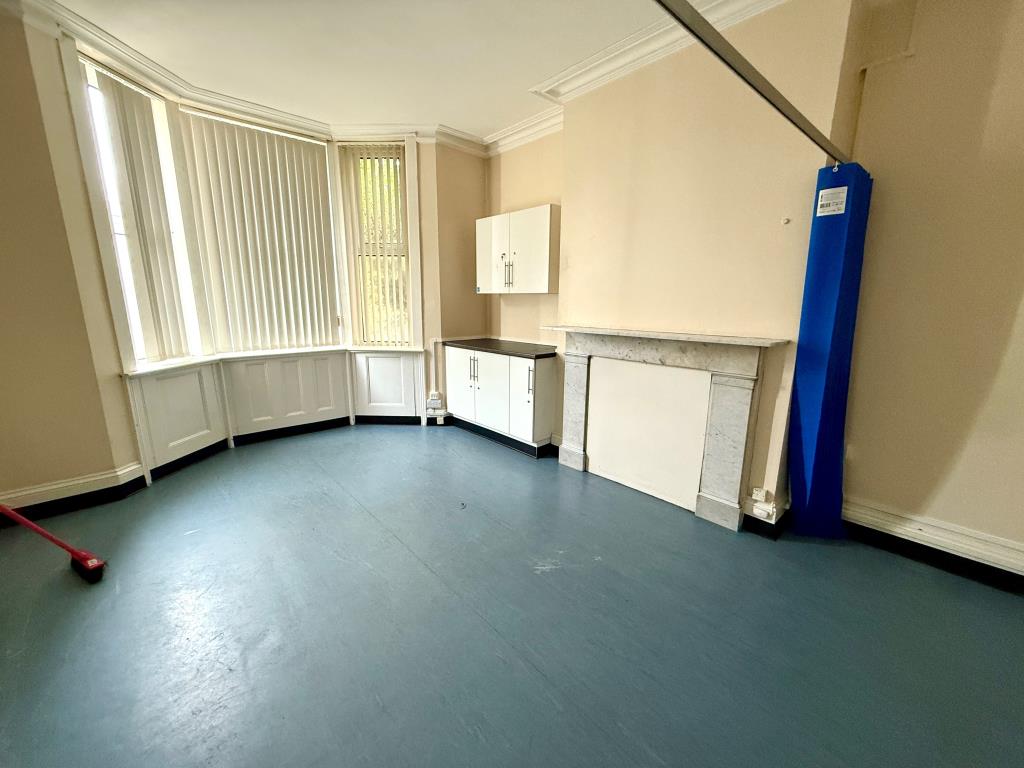 Lot: 25 - FORMER DOCTORS SURGERY WITH POTENTIAL - Room one with hand basin